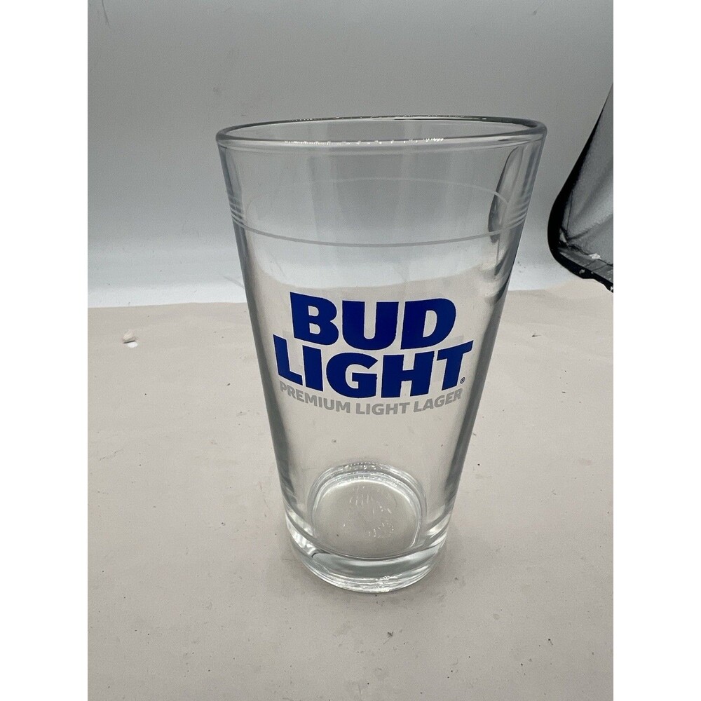 Bud Light 1982 Premium Light Lager Beer Glass breweriana american lager Budlight